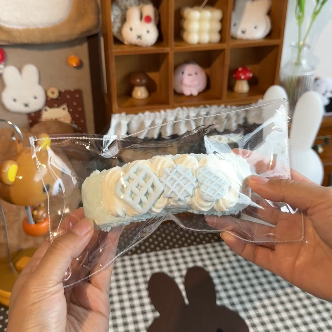 Blue Cloud Waffle Bar product video - Plumimi