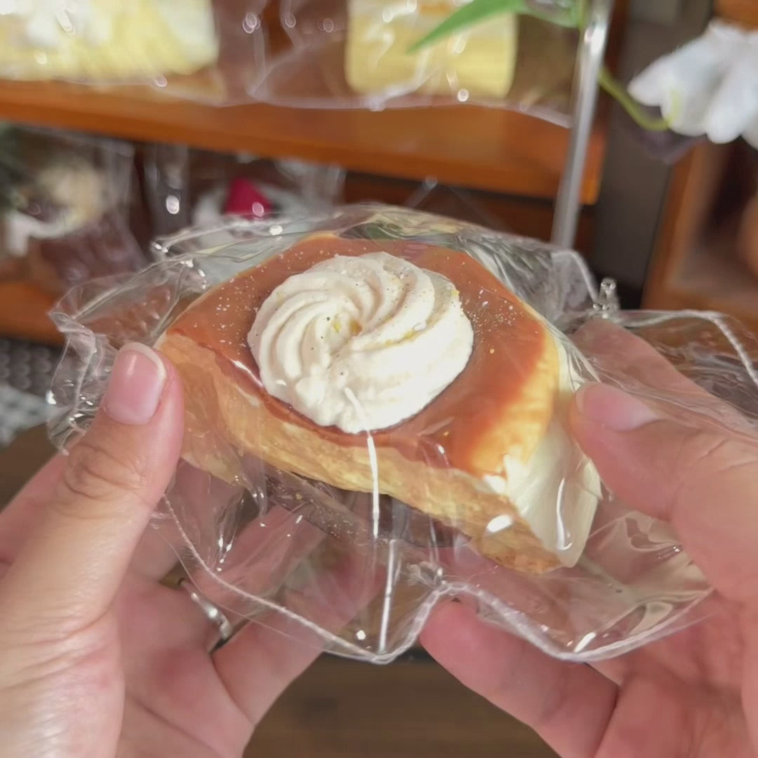Cream Cheese Chocolate Lava Bun product video - Plumimi